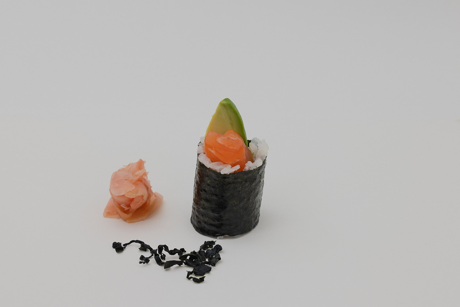 Salmon avocado sushi roll